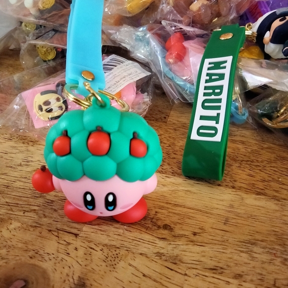Kirby keychains, ready for birthday gifts - Picture 2 of 3